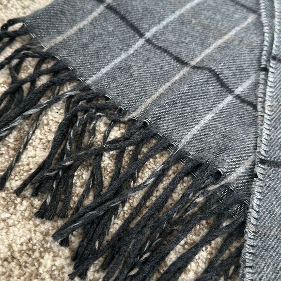 Geoffrey Beene Cashme’ Italian Scarf - Picture 2 of 5